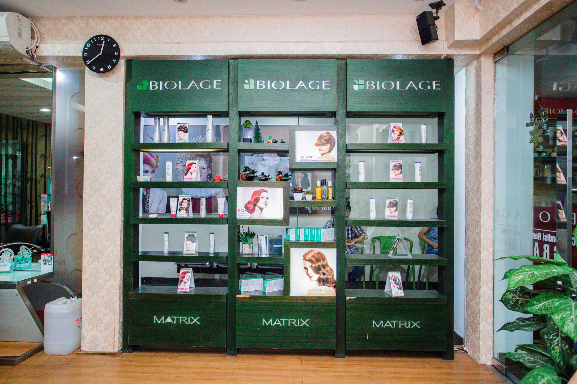 Salon product display shelf